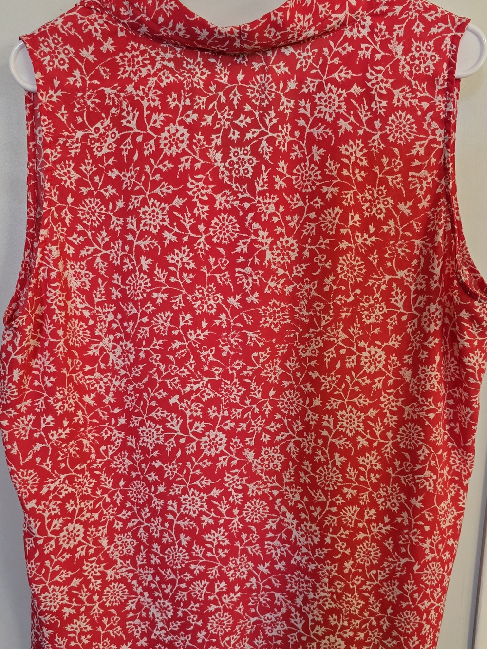 Adrianna Papell Red Floral V-Neck Sleeveless Top - Picture 2 of 3